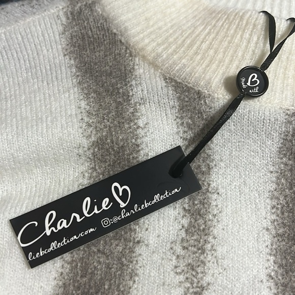 CHARLIE B animal print sweater. NWT. Ivory and taupe. Size large. - Picture 3 of 11